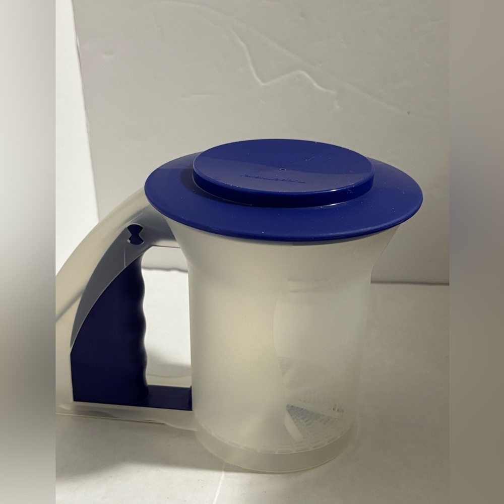 Tupperware SIFT N STYLE SIFTER BLUE  N SIFT SUGAR FLOUR